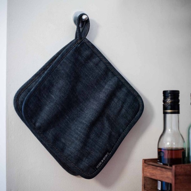 Gode grytekluter i myk denim. Passer perfekt med et av våre forklær